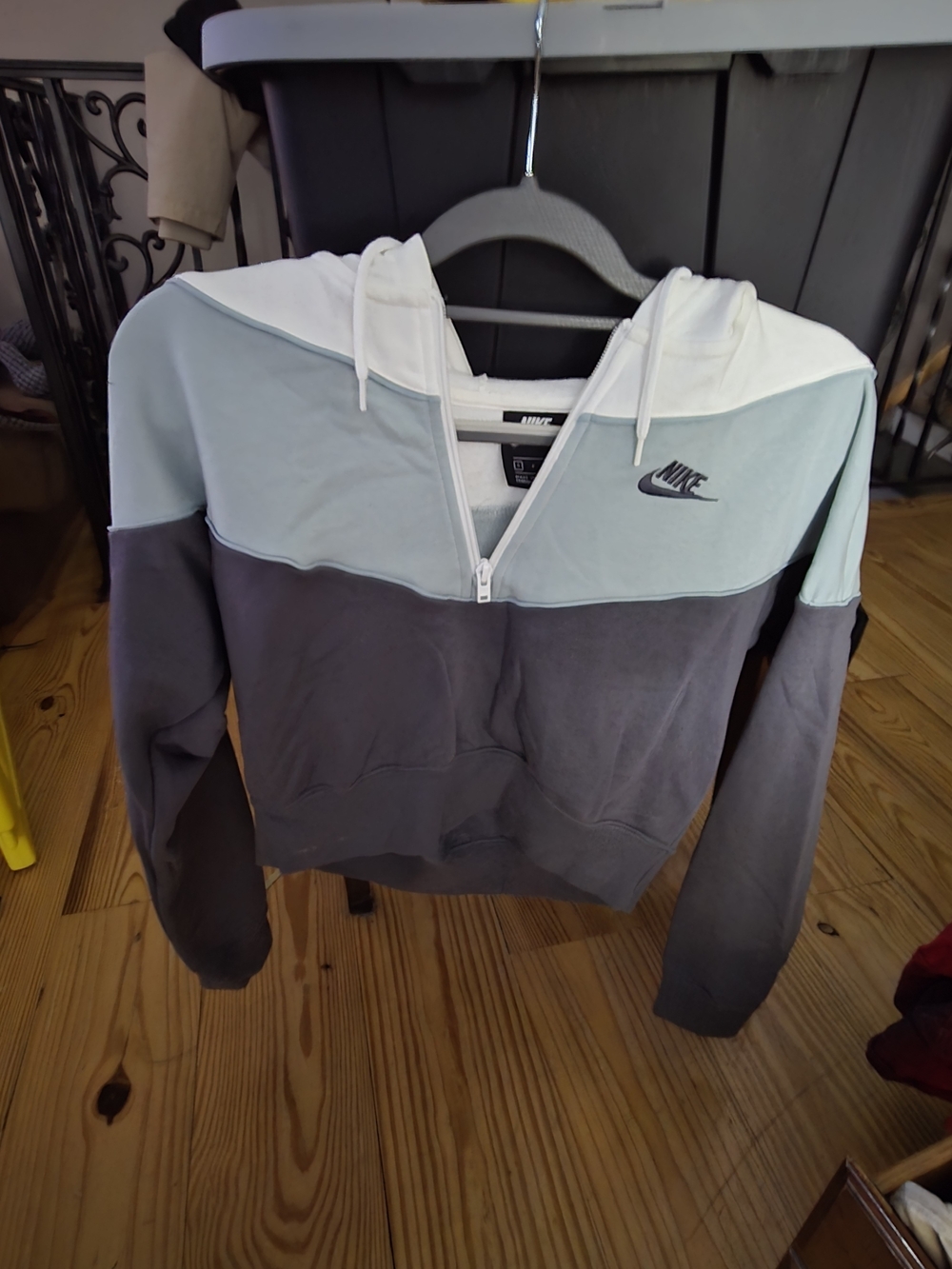 Nike colorblock cropped hoodie features a 1/2 Zip